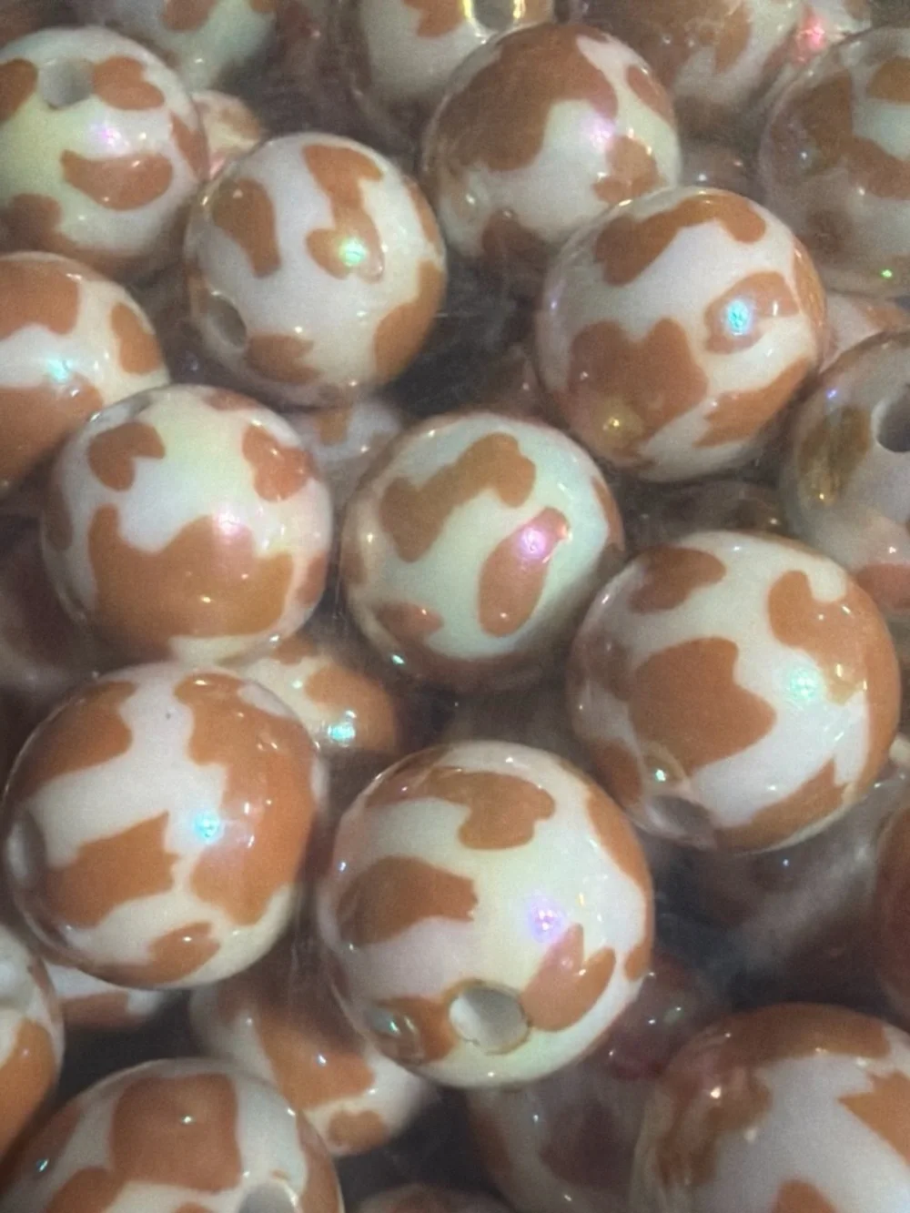 Lot of 20 Brown cow print beads. 16 mm.